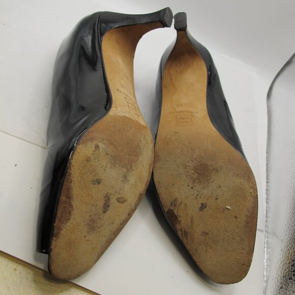 Paloma black patent leather peep-toe 2 inch heel with gold button accent 8.5AA - Picture 6 of 6